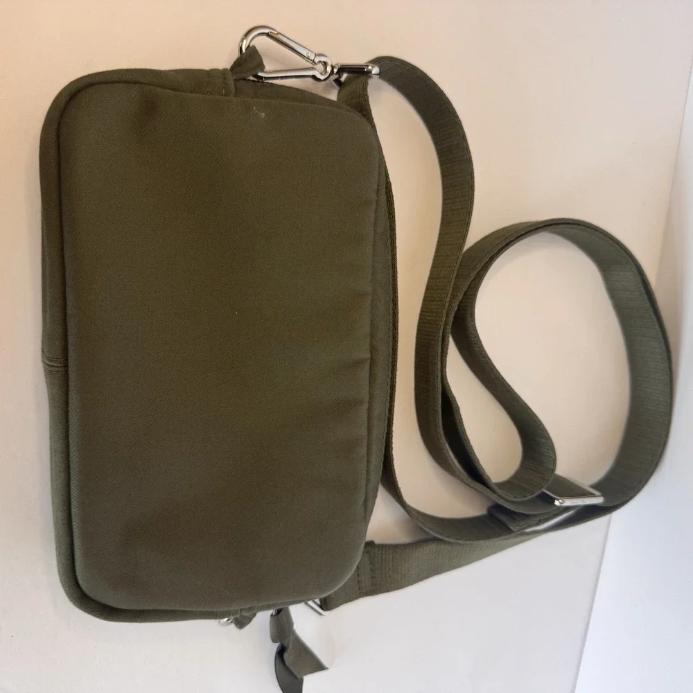 Vera Bradley RFID Convertible Pouch Crossbody in Climbing Ivy Green Olive